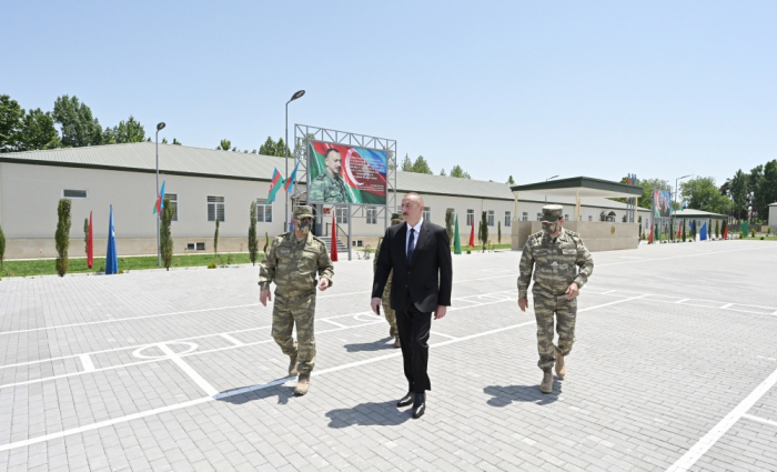   Presidente visitó la base militar en Agdam  