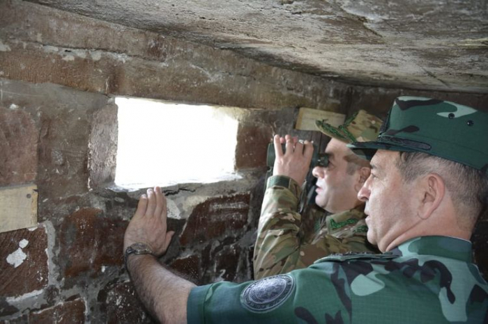  الجنرالات يزور الحدود مع أرمينيا-  صور  