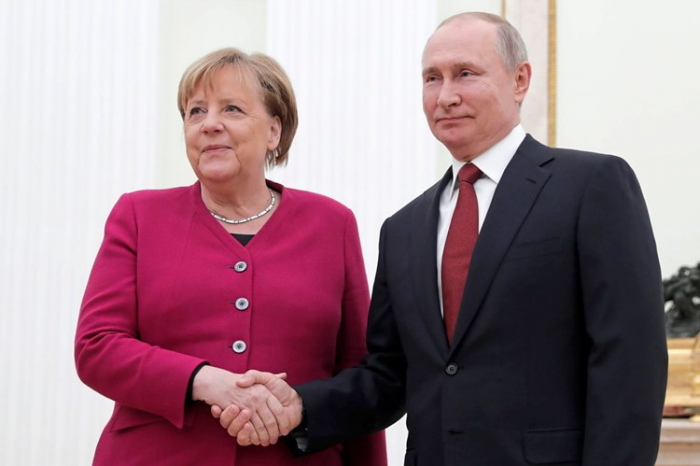   Putin und Merkel sprechen über Ägyptens Libyen-Initiative  