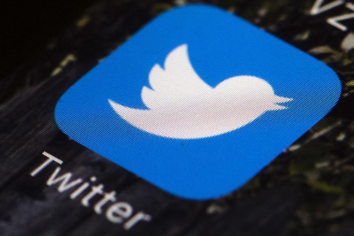 Twitter deletes Chinese 