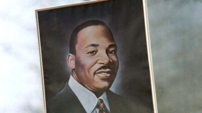 Investigan la aparición de un montaje racista con una foto de Martin Luther King en un anuario escolar en EE.UU.