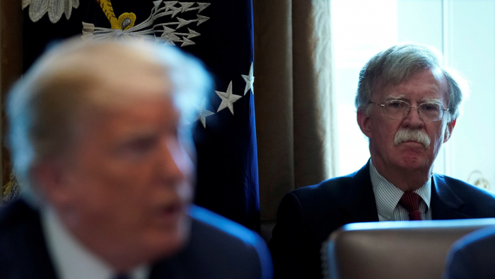 John Bolton describe a Trump en su nuevo libro como un "adicto al caos" que gobierna por "cálculo" electoral 