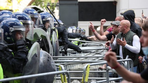 London protests: Demonstrators clash with police
