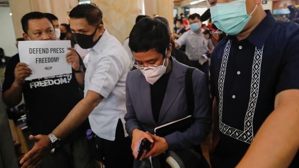   Philippines:   une journaliste critique de Duterte reconnue coupable de diffamation