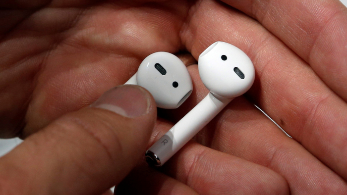 Unos AirPods de Apple explotan en la oreja de un usuario mientras estaba haciendo una llamada