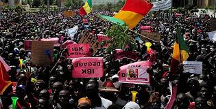 Manifestantes en Bamako exigen la dimisión del presidente de Malí