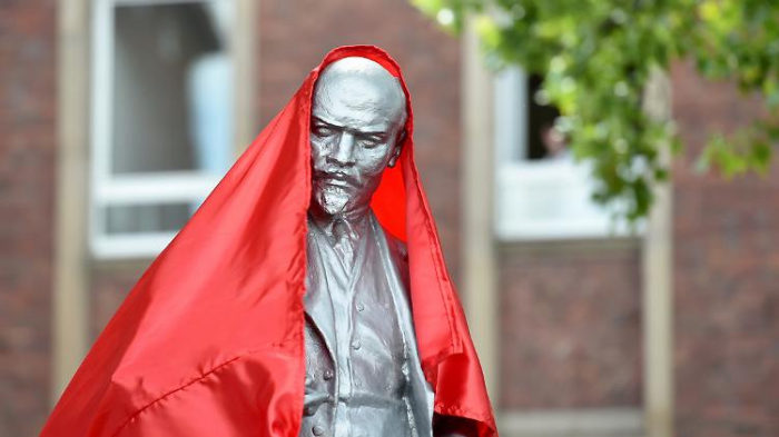 Lenin-Statue in Gelsenkirchen errichtet