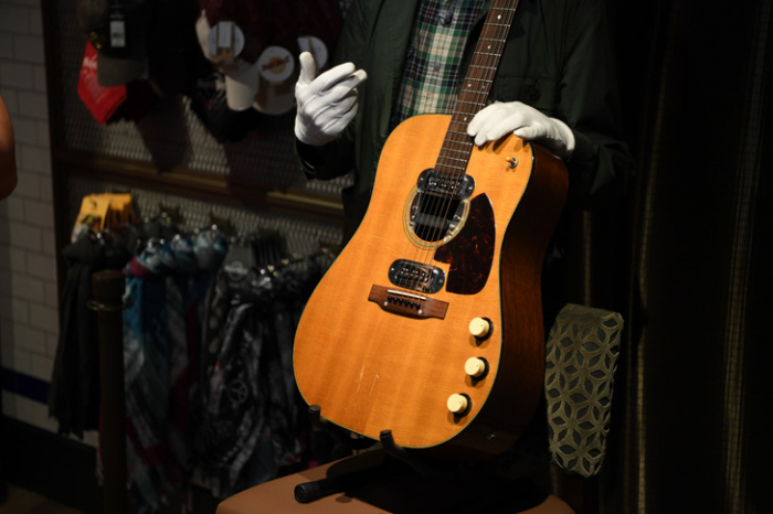 La guitare de Kurt Cobain vendue pour 6 millions de dollars, un record