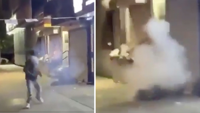 Un hombre lanza fuegos artificiales a una persona sin hogar que dormía en una calle de Nueva York (VIDEO)