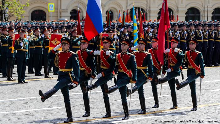 Le défilé militaire consacré aux 75 ans de la Victoire à Moscou -  EN DIRECT  