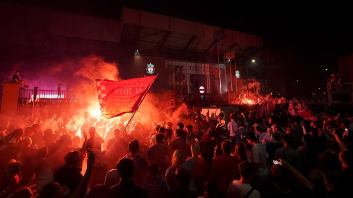   Liverpooler Fans sind Corona-Auflagen egal  