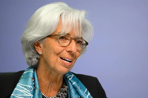 Lagarde dice que se ha superado el punto más bajo de la crisis y augura una recuperación "incompleta"