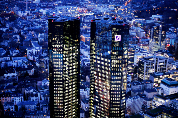     Deutsche Bank:   Darum droht dem US-Dollar eine drastische Abkehr  