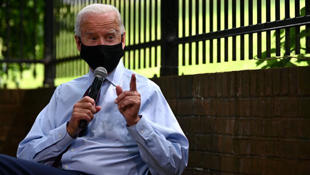 Biden abre brecha con Trump metido en la madriguera