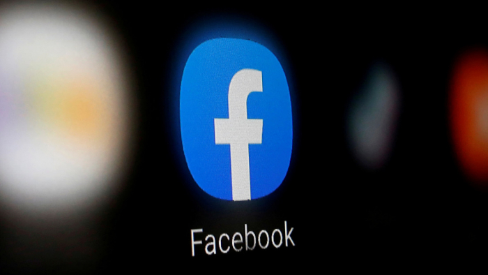 El modo oscuro de     Facebook     llega a los móviles de "un pequeño porcentaje de usuarios"
