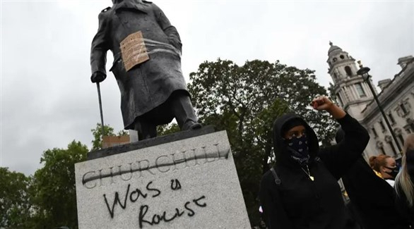 جونسون بعد تخريب تمثال تشرشل: متطرفون خطفوا التظاهرات المنددة بالعنصرية