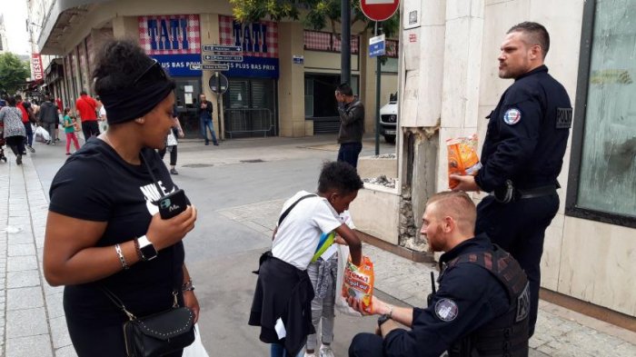   Paris:   nouvelle manifestation de policiers place d