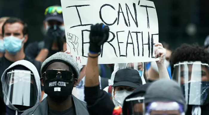 استخدام الغاز المسيل للدموع لتفرقة المتظاهرين في كندا... فيديو