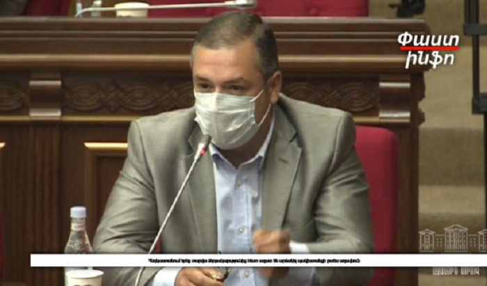 Deputat Paşinyanı səhlənkarlığda qınadı