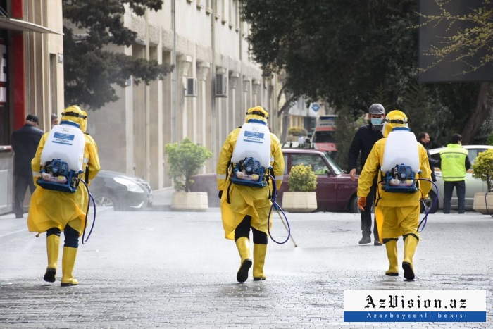 شوارع باكو الرئيسية وطرقها يتم تطهير