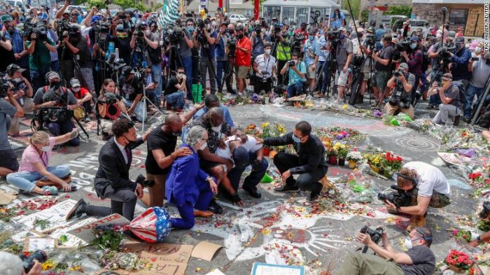 Floydun qətlində şübhəli bilinən daha bir polis azadlığa çıxdı