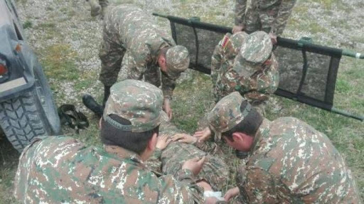  Massenstreit zwischen armenischen Soldaten 