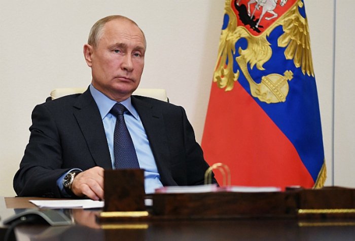 Putinin avtoqrafı 48 min rubla satıldı
