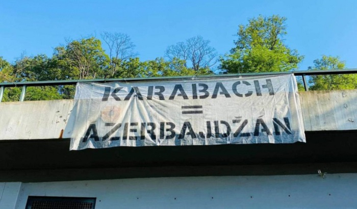    Praqanın mərkəzində "Qarabağ Azərbaycandır!" posteri asıldı   