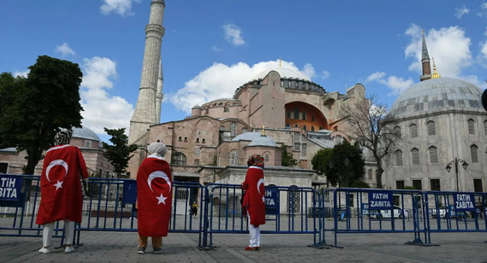 وزير خارجية تركيا يهاجم اليونان على خلفية تحويل "آيا صوفيا" إلى مسجد