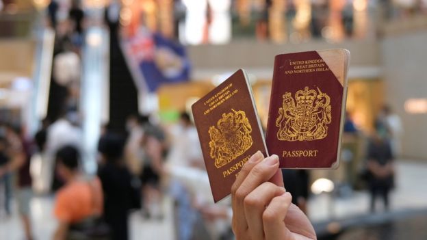 Hong Kong: UK makes citizenship offer to residents