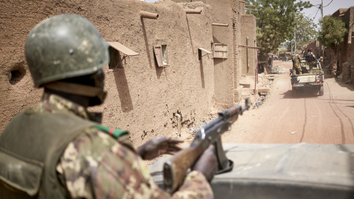  Al menos 30 personas mueren durante un ataque armado en una aldea de Mali 