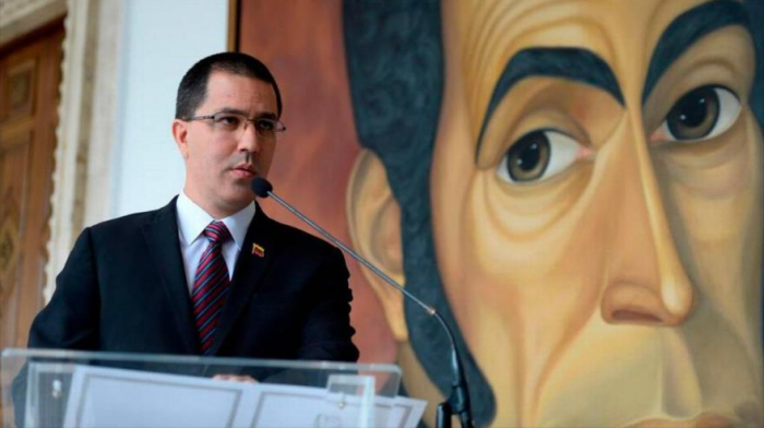 Arreaza pide a Pompeo no intervenir en asuntos de Venezuela y UE
