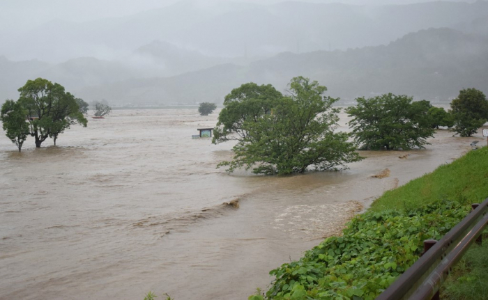 75,000 ordered to evacuate as heavy rain lashes western Japan  