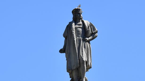   Etats-Unis:   une statue de Christophe Colomb déboulonnée à Baltimore