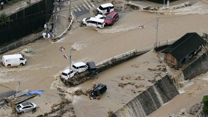 Desperate searches as dozens feared dead in Japan floods
 