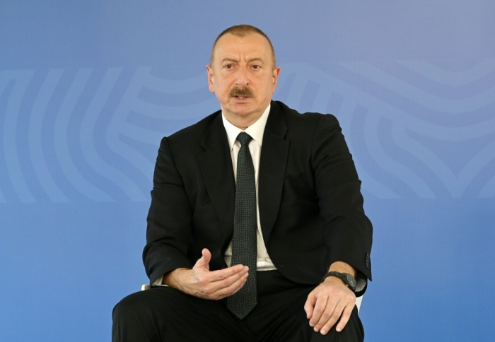   Ilham Aliyev:   Incluso en un período difícil ayudamos a más de 30 países