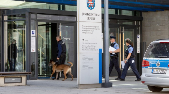 Mehrere Gerichte nach Bombendrohungen geräumt