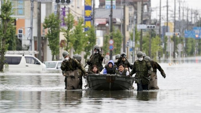 Japan rescuers battle to reach thousands trapped by floods
 