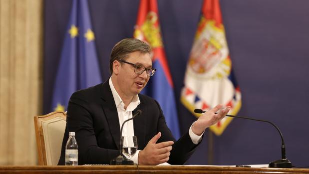 El presidente de Serbia acusa a los manifestantes de expandir el virus