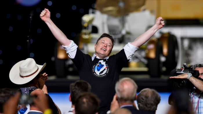 Elon Musk supera a Warren Buffett en el 