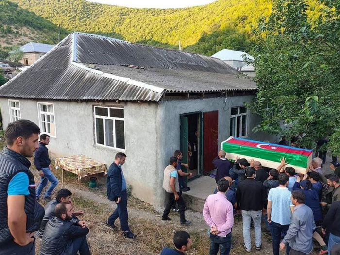  Aserbaidschanischer Soldat begraben 