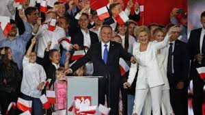El presidente conservador Andrzej Duda lidera el recuento electoral en Polonia, según sondeo