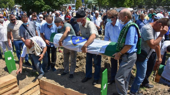 Bosnia y Herzegovina entierra nueve víctimas más del genocidio de Srebrenica