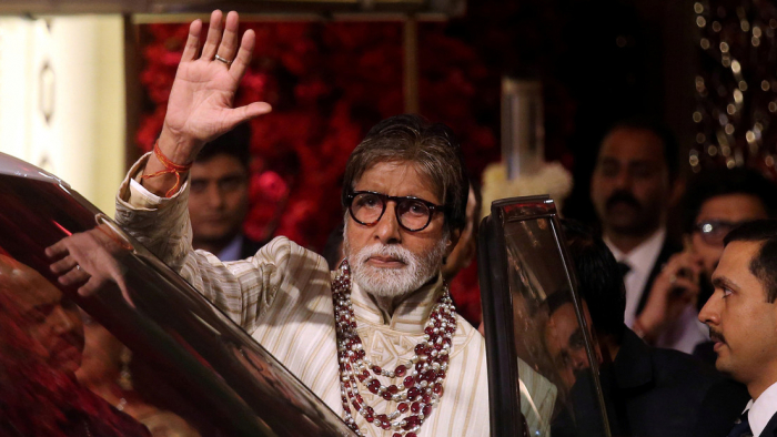 El actor indio Amitabh Bachchan, hospitalizado por coronavirus junto con sus familiares