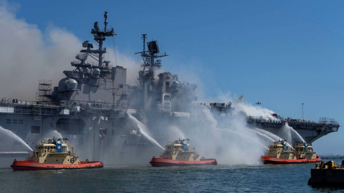 Al menos 59 heridos en un incendio de un buque de asalto de EEUU que dura ya dos días