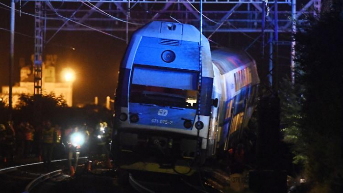 Ein Toter und Verletzte bei Zugunfall bei Prag