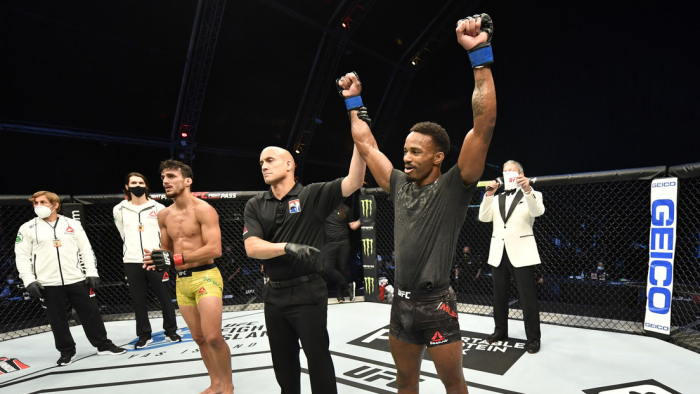  Lerone Murphy mantiene su invicto en la UFC tras destrozar a 