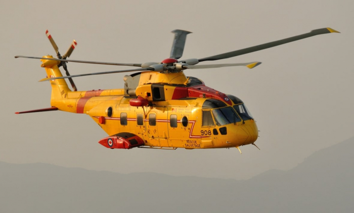 1 person killed in helicopter crash, 2 rescued in Canada