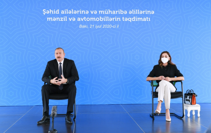   Präsident Aliyev und First Lady nehmen an der Zeremonie teil  