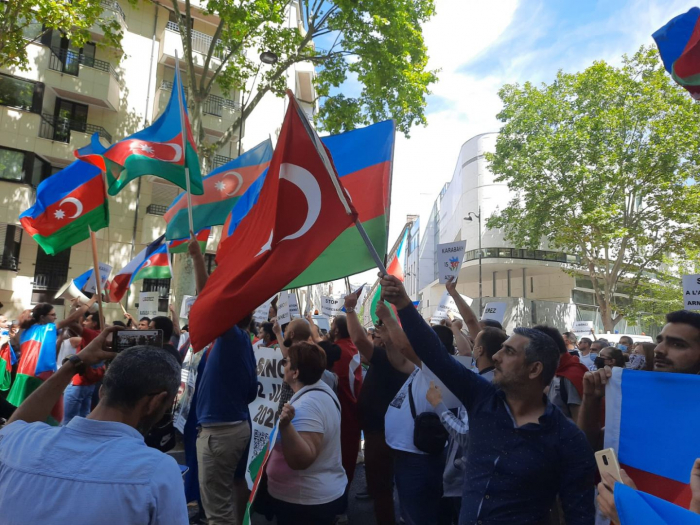   Aserbaidschaner veranstalten Protestkundgebung in Paris  